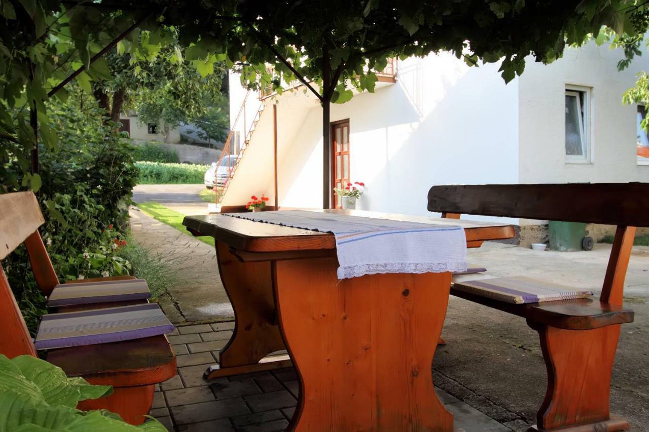 Apartman Ana Apartamento Otočac Exterior foto